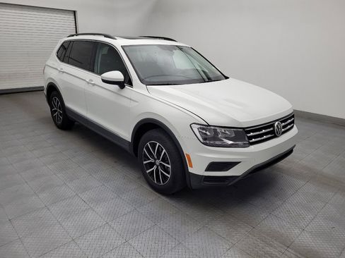 Used 2021 Volkswagen Tiguan SE w/ Panoramic Sunroof Package FWD image 11