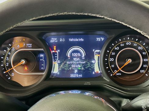 Used 2025 Jeep Wrangler Unlimited Sahara AWD/4WD image 18