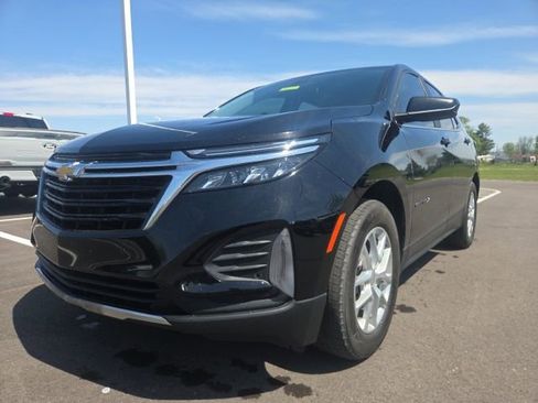 Used 2024 Chevrolet Equinox LT w/ Driver Convenience Package FWD image 2