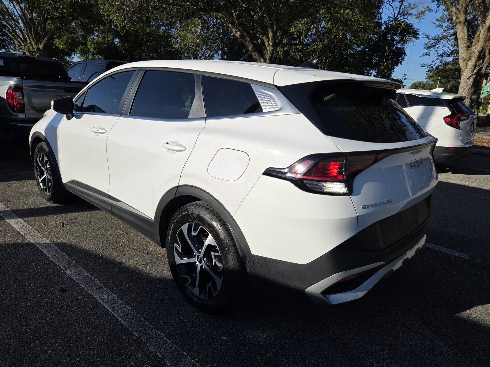 Used 2025 Kia Sportage EX FWD image 3
