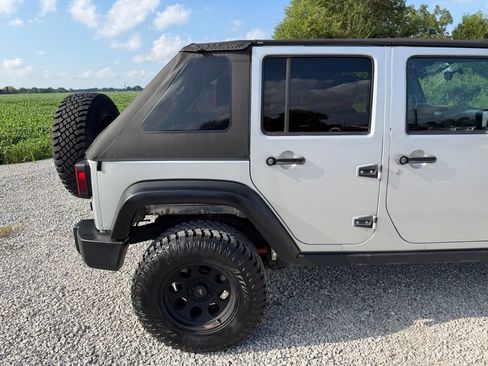 Used 2008 Jeep Wrangler Unlimited Sahara w/ Dual Top Group AWD/4WD image 14