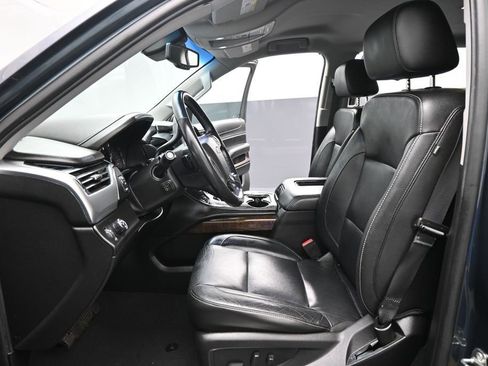 Used 2019 Chevrolet Suburban LT w/ RST Edition RWD image 9