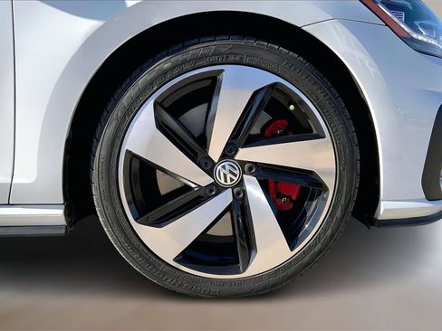 Used 2020 Volkswagen GTI SE image 9