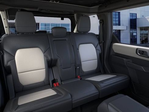 New 2026 Ford Bronco Outer Banks w/ Sasquatch Package AWD/4WD image 11