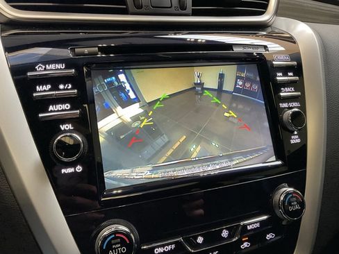 Used 2016 Nissan Murano SV w/ Premium Package image 17