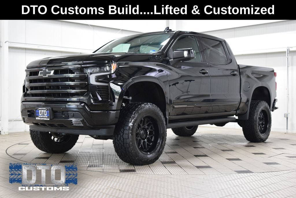 Used 2025 Chevrolet Silverado 1500 High Country w/ Midnight Edition AWD/4WD image 3
