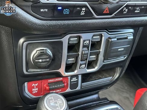 Used 2024 Jeep Wrangler Unlimited AWD/4WD image 27