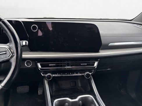 Used 2024 Chevrolet Traverse LS image 11