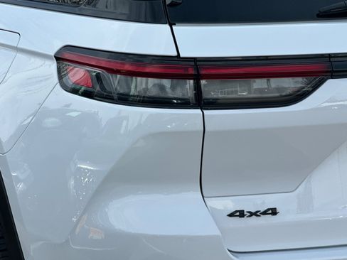 Used 2023 Jeep Grand Cherokee Altitude image 25