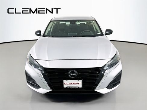 Used 2024 Nissan Altima 2.5 SV FWD image 3