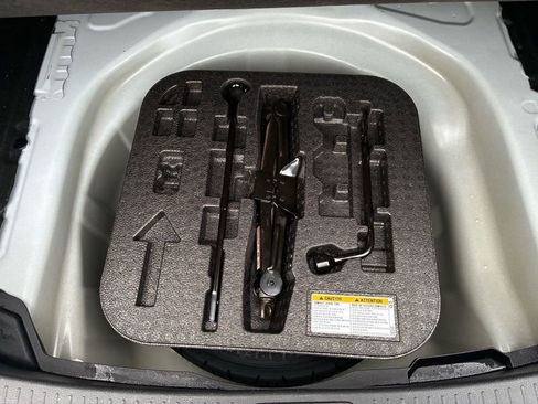 Used 2023 Toyota Corolla LE image 13