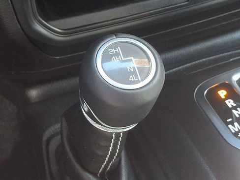 Used 2018 Jeep Wrangler Unlimited Sahara AWD/4WD image 24