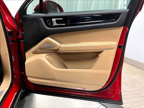 Used 2021 Porsche Cayenne E-Hybrid image 29