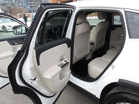 Used 2025 Mercedes-Benz GLA 250 4MATIC image 21