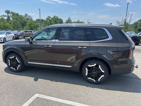 Certified 2024 Kia Telluride EX w/ EX Captain's Chair Package AWD/4WD image 4