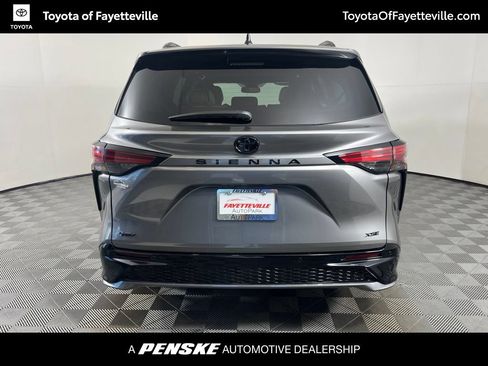Used 2026 Toyota Sienna XSE FWD image 4