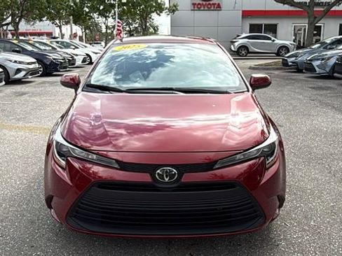 Used 2025 Toyota Corolla LE image 2