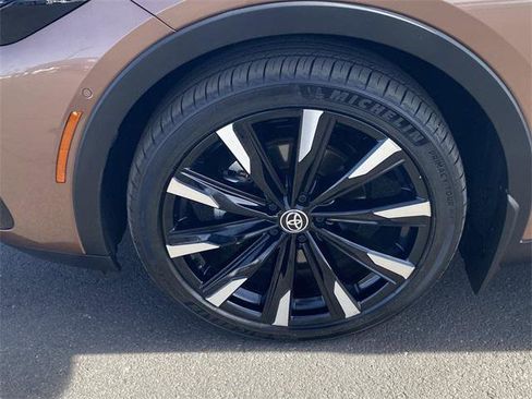 Certified 2023 Toyota Crown Platinum image 11