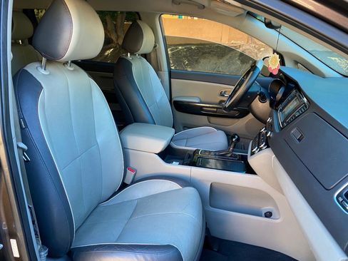 Used 2016 Kia Sedona SX image 58