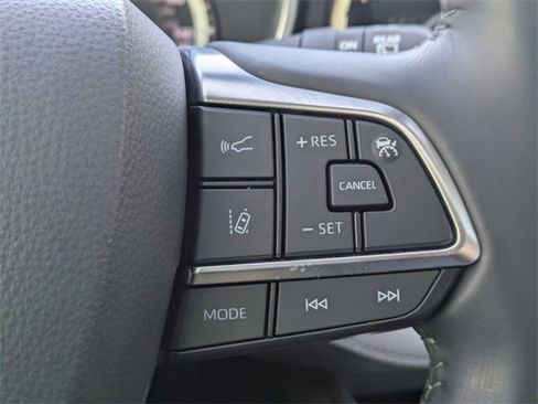 Used 2021 Toyota Highlander XLE image 31