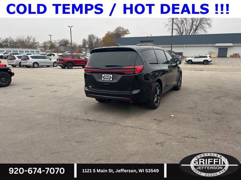 New 2026 Chrysler Pacifica Limited w/ S Appearance Package image 11