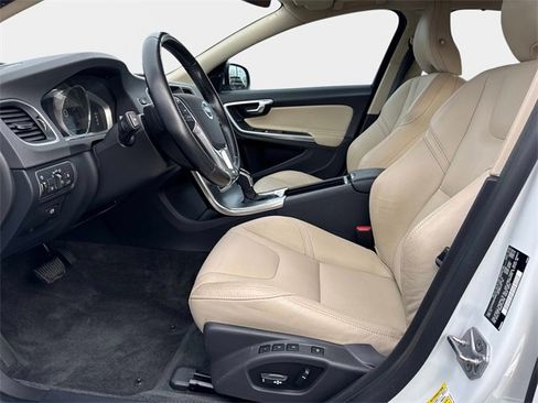 Used 2017 Volvo S60 T5 Inscription Platinum w/ Climate Package image 15