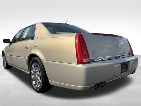 Used 2008 Cadillac DTS w/ Sun And Sound Package FWD image 3