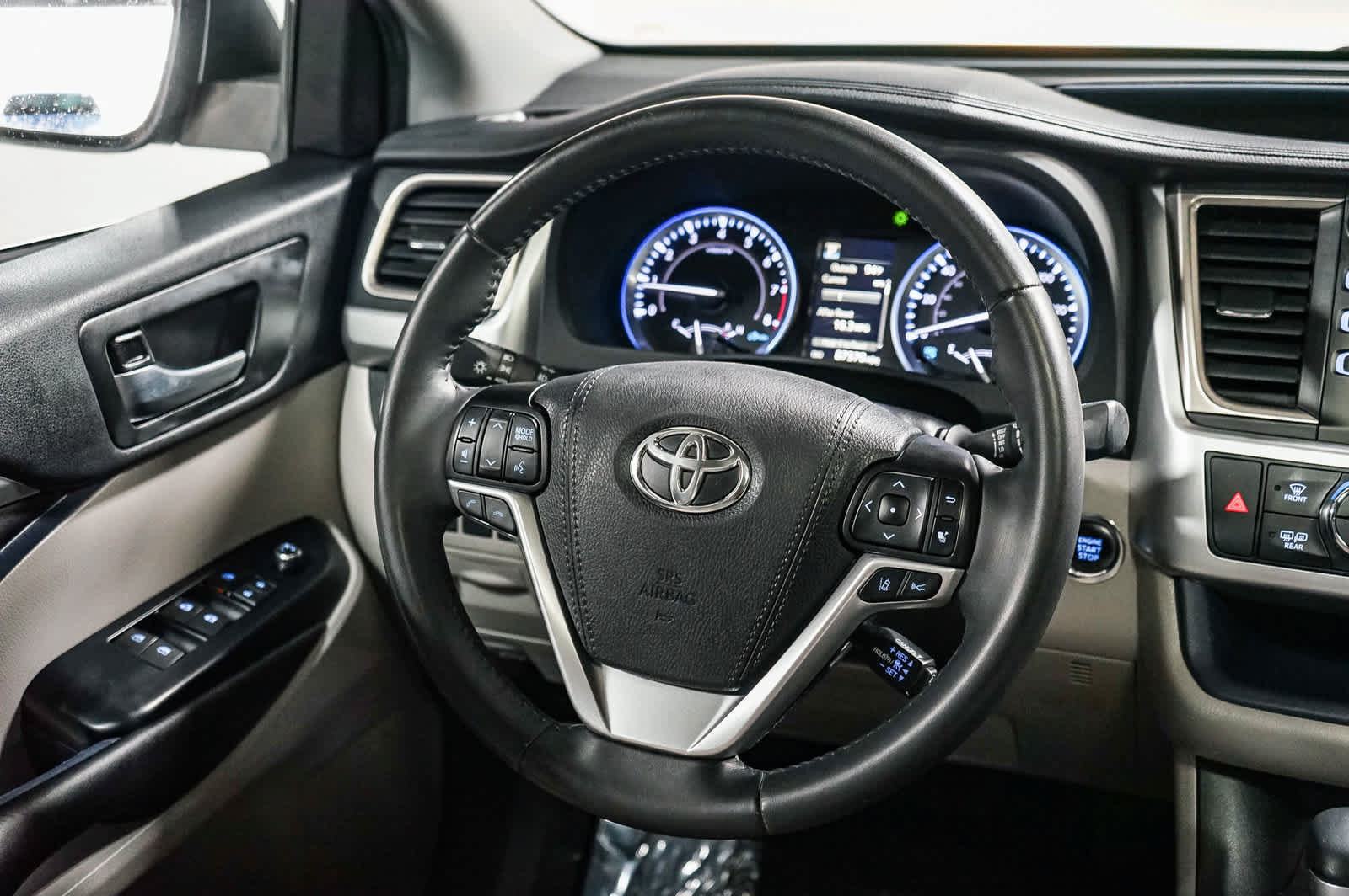 Certified 2019 Toyota Highlander XLE AWD/4WD image 17