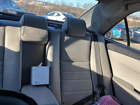 Used 2016 Toyota Camry SE image 6