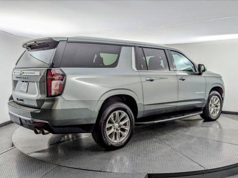 Used 2023 Chevrolet Suburban Premier image 8