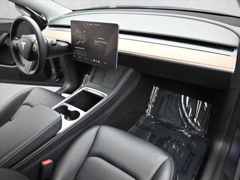 Used 2021 Tesla Model Y Long Range image 25