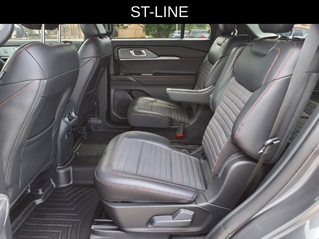 Used 2026 Ford Explorer ST-Line w/ ST-Line Street Pack RWD image 18