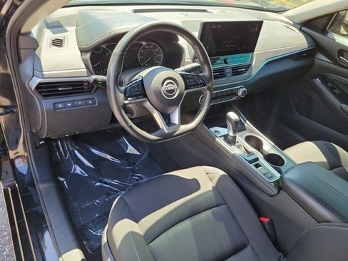 Used 2023 Nissan Altima 2.5 SV w/ SV Premium Package FWD image 16