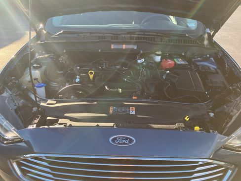 Certified 2019 Ford Fusion SE image 18