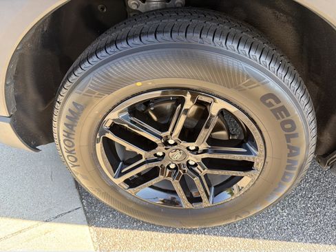 Used 2025 Ford Explorer Active RWD image 27