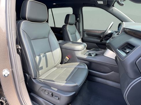 Used 2021 Chevrolet Tahoe Premier w/ Premium Package RWD image 23