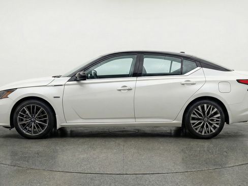Used 2025 Nissan Altima 2.5 SV image 5