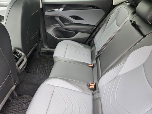 New 2025 Volkswagen Tiguan SE image 21