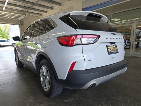 Used 2021 Ford Escape SE image 4