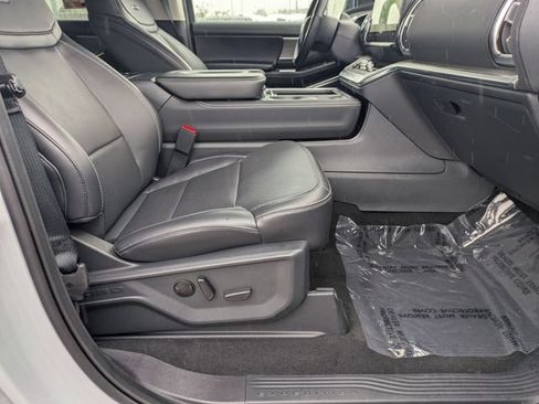 Used 2025 Ford Expedition Platinum AWD/4WD image 42
