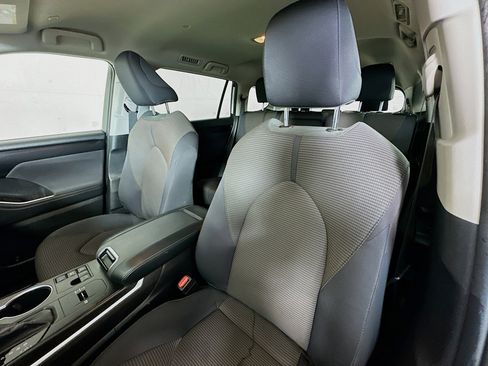 Used 2023 Toyota Highlander LE image 20