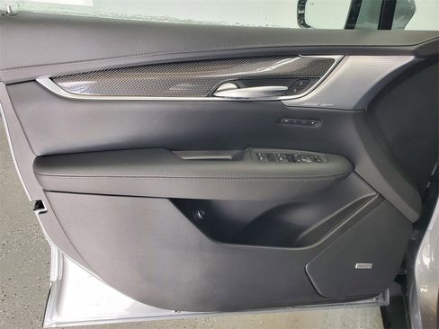 New 2026 Cadillac XT5 Sportv w/ LPO, Onyx Lite Package image 9