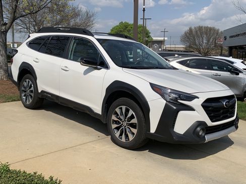 Used 2023 Subaru Outback Limited image 2