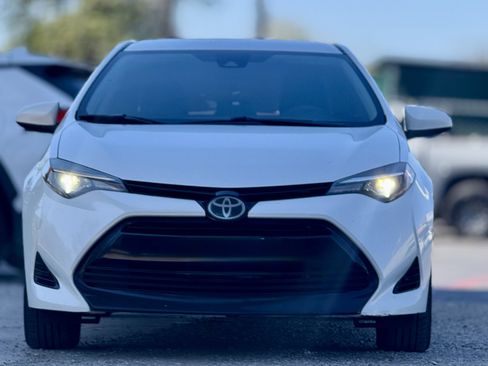Used 2018 Toyota Corolla LE image 5