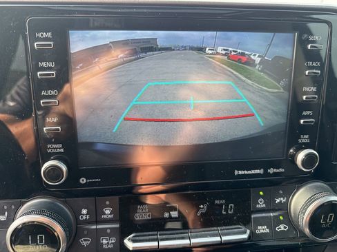 Used 2021 Toyota Highlander XLE FWD image 27