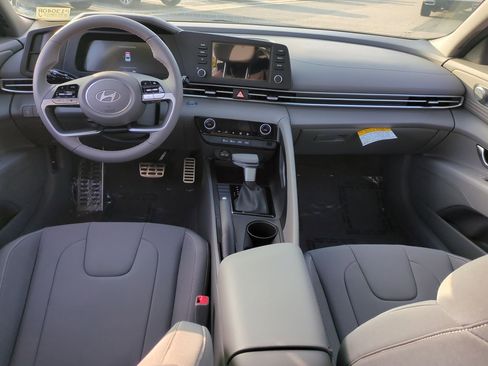 Used 2025 Hyundai Elantra Sport image 19
