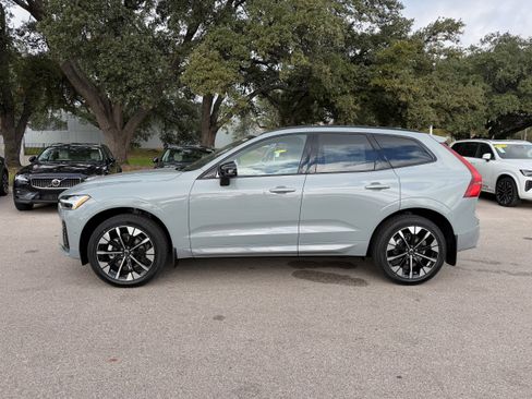Used 2026 Volvo XC60 B5 Plus w/ Protection Package Premier AWD/4WD image 3