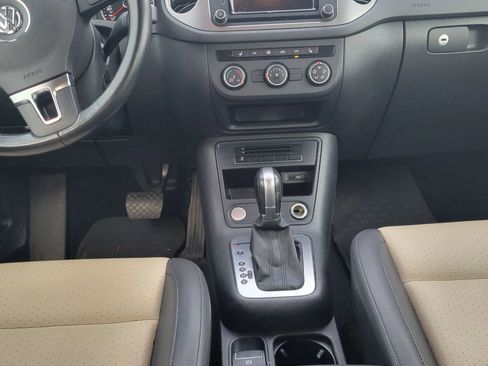 Used 2017 Volkswagen Tiguan S image 10
