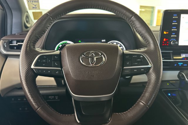 Certified 2023 Toyota Sienna Platinum AWD/4WD image 30
