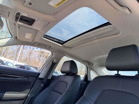 Used 2022 Honda Civic Touring image 17